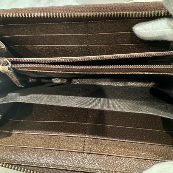 Gucci GG Chevron Long Wallet - Picture 7 of 11